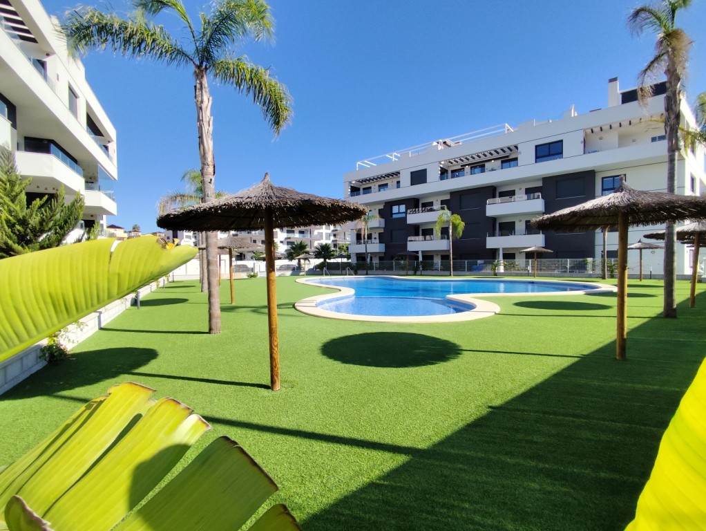 For sale - 3 Bedroom 2 Bathroom Penthouse in Villamartin - Villamartin  - Alicante