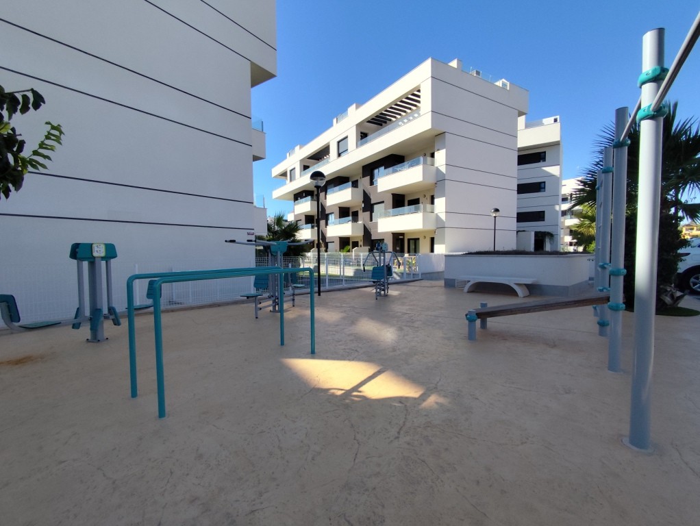 For sale - 3 Bedroom 2 Bathroom Penthouse in Villamartin - Villamartin  - Alicante