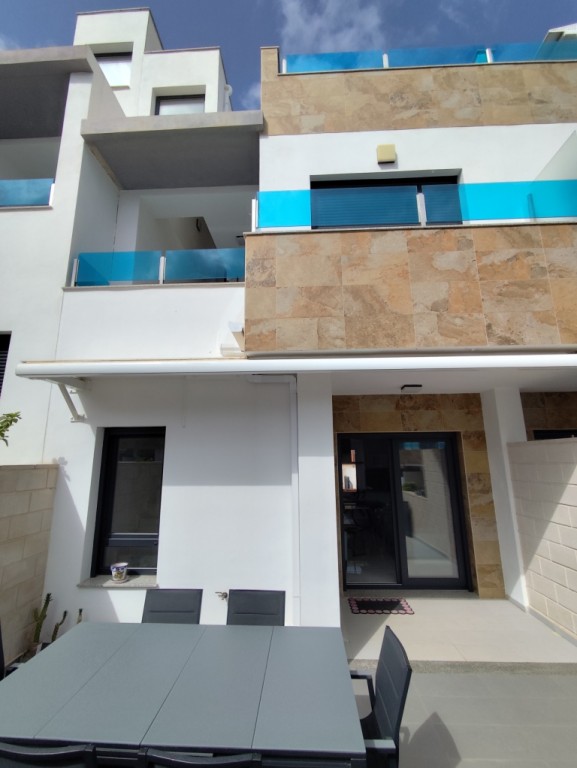 For sale - 3 Bedroom 3 Bathroom Townhouse in Bigastro - Bigastro  - Alicante