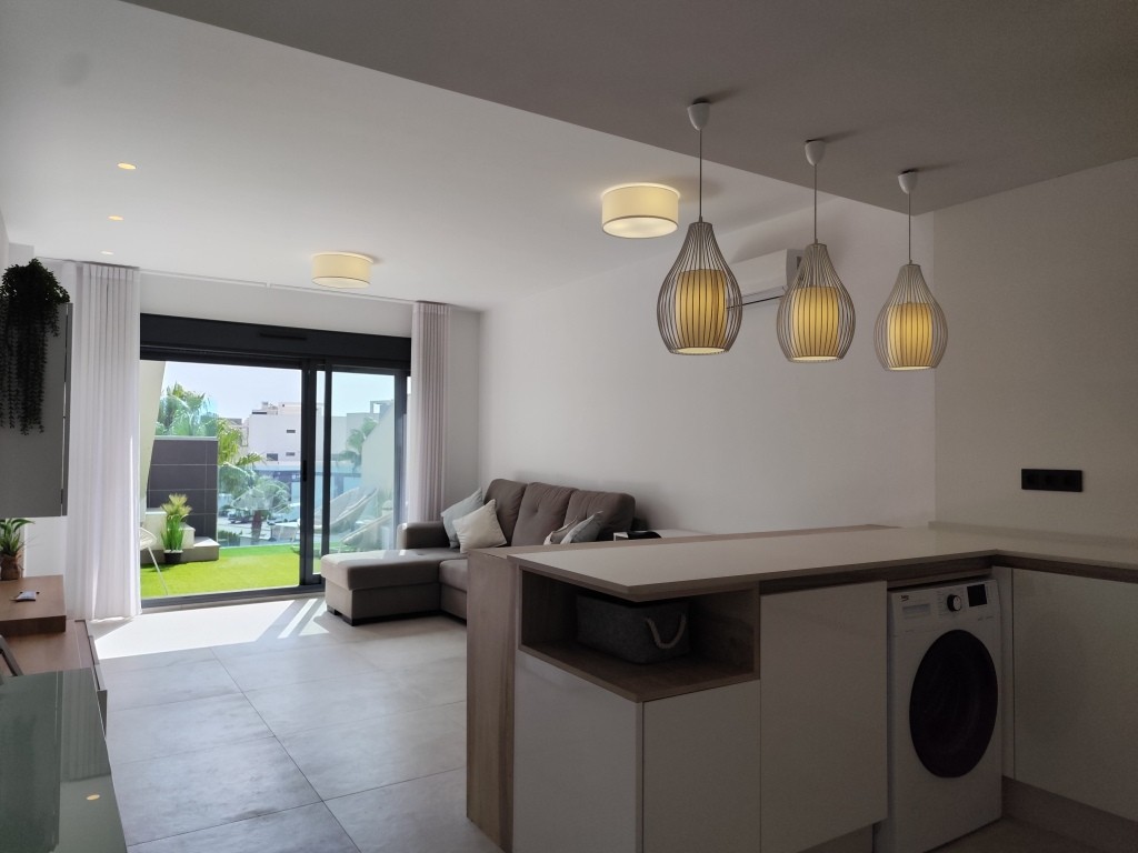 For sale - 3 Bedroom 2 Bathroom Penthouse in El Raso - El Raso  - Alicante