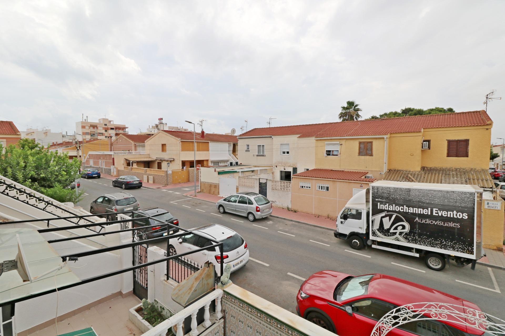 For sale - 3 Bedroom 2 Bathroom Town House in Torrevieja - Playa De Los Naufragos  - Alicante