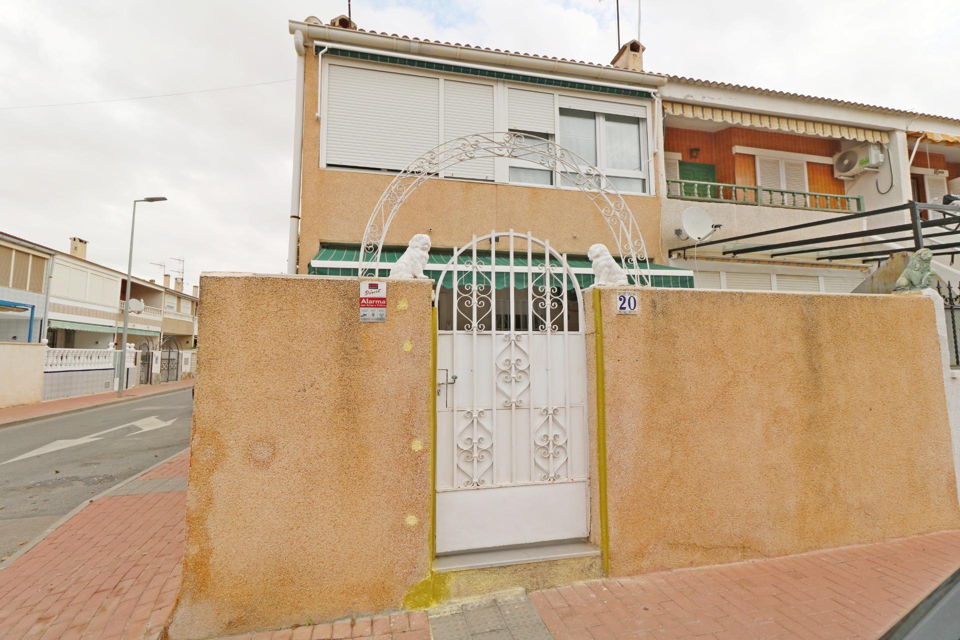 For sale - 3 Bedroom 2 Bathroom Town House in Torrevieja - Playa De Los Naufragos  - Alicante