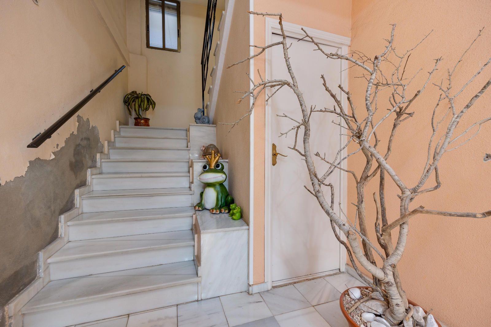 For sale - 5 Bedroom 2 Bathroom Apartment in Torrevieja - Centro  - Alicante