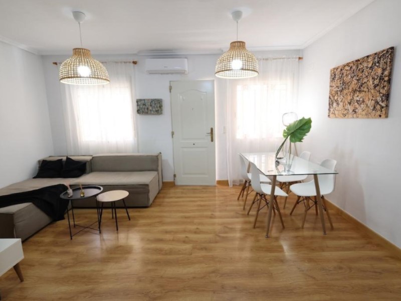 For sale - 3 Bedroom 2 Bathroom Town House in Orihuela - Inland  - Alicante