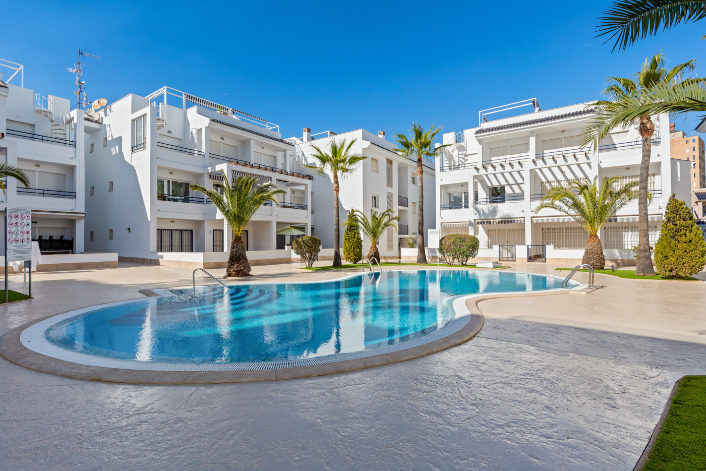 For sale - 3 Bedroom 2 Bathroom Apartment in Torrevieja - Costa Blanca  - Alicante