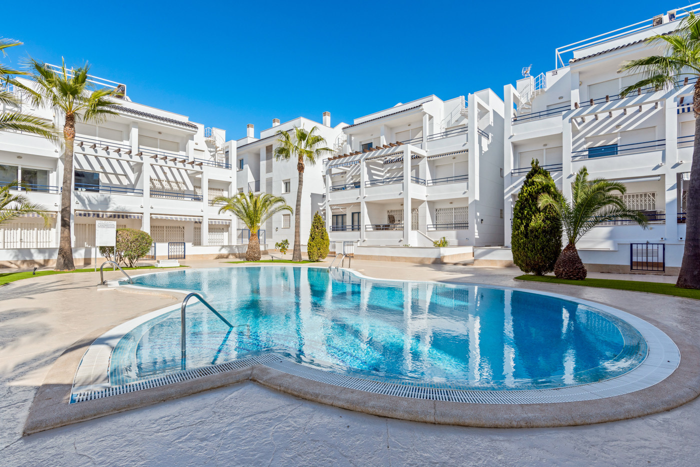 For sale - 3 Bedroom 2 Bathroom Apartment in Torrevieja - Costa Blanca  - Alicante