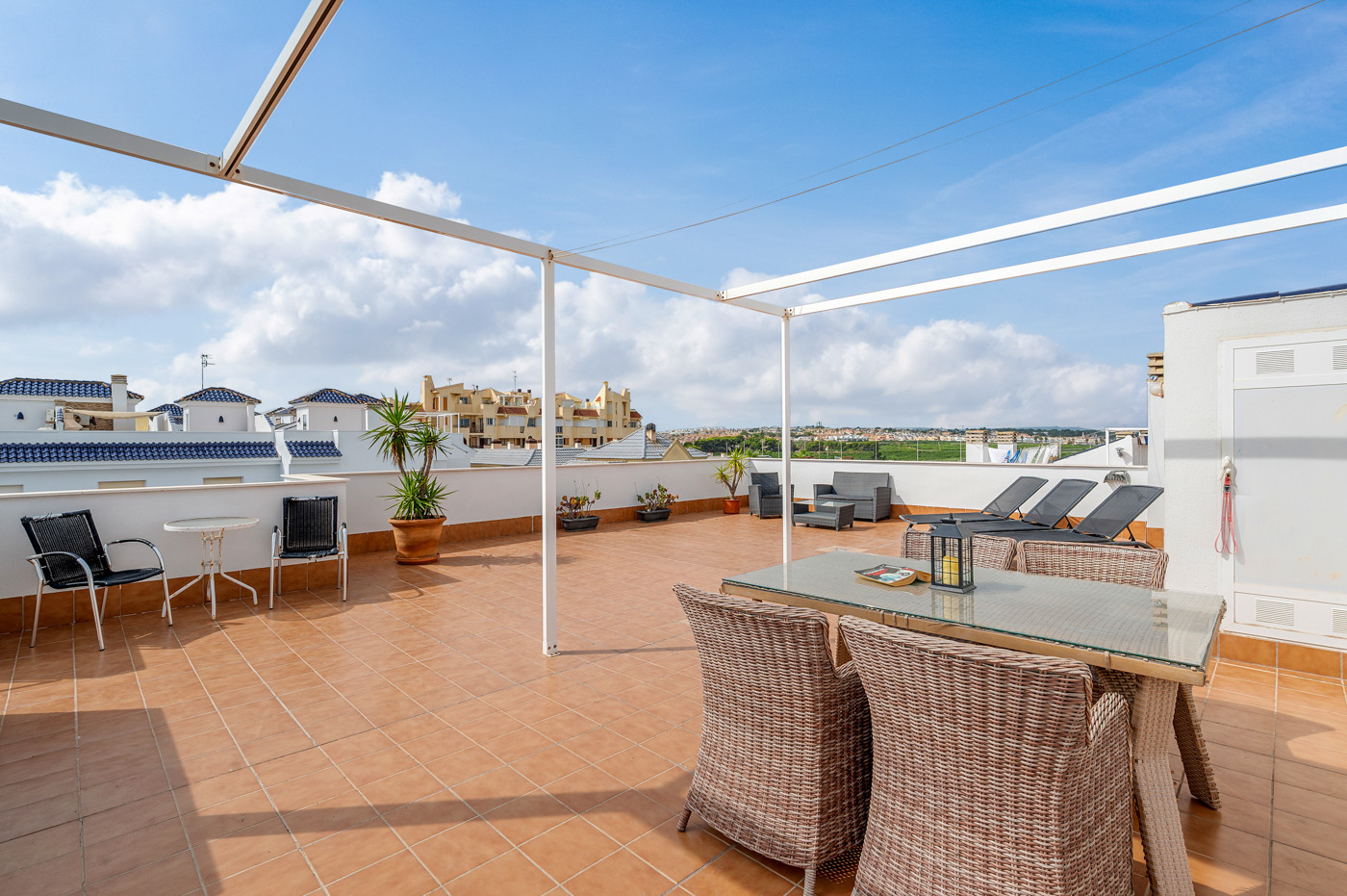 For sale - 3 Bedroom 2 Bathroom Apartment in Torrevieja - Costa Blanca  - Alicante