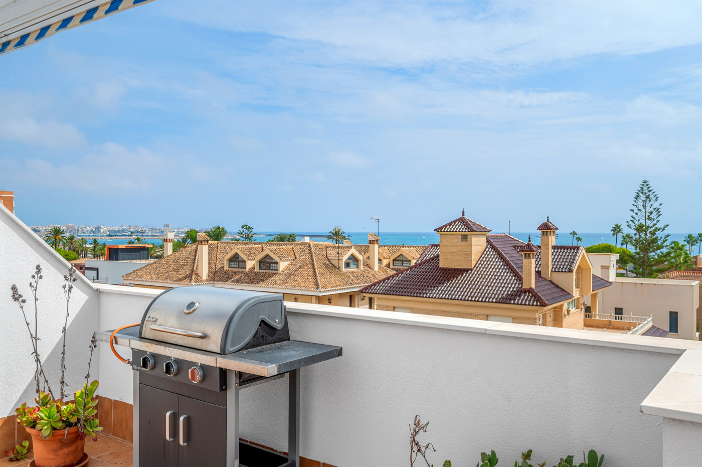 For sale - 3 Bedroom 2 Bathroom Apartment in Torrevieja - Costa Blanca  - Alicante
