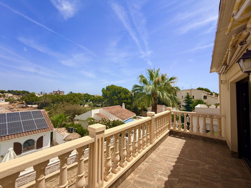 For sale - 3 Bedroom 2 Bathroom Villa in Orihuela Costa - Costa Blanca  - Alicante