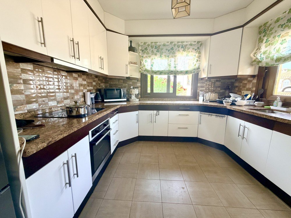 For sale - 3 Bedroom 2 Bathroom Villa in Orihuela Costa - Costa Blanca  - Alicante