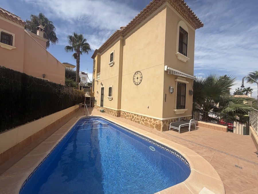 For sale - 3 Bedroom 2 Bathroom Villa in Ciudad Quesada - Costa Blanca  - Alicante