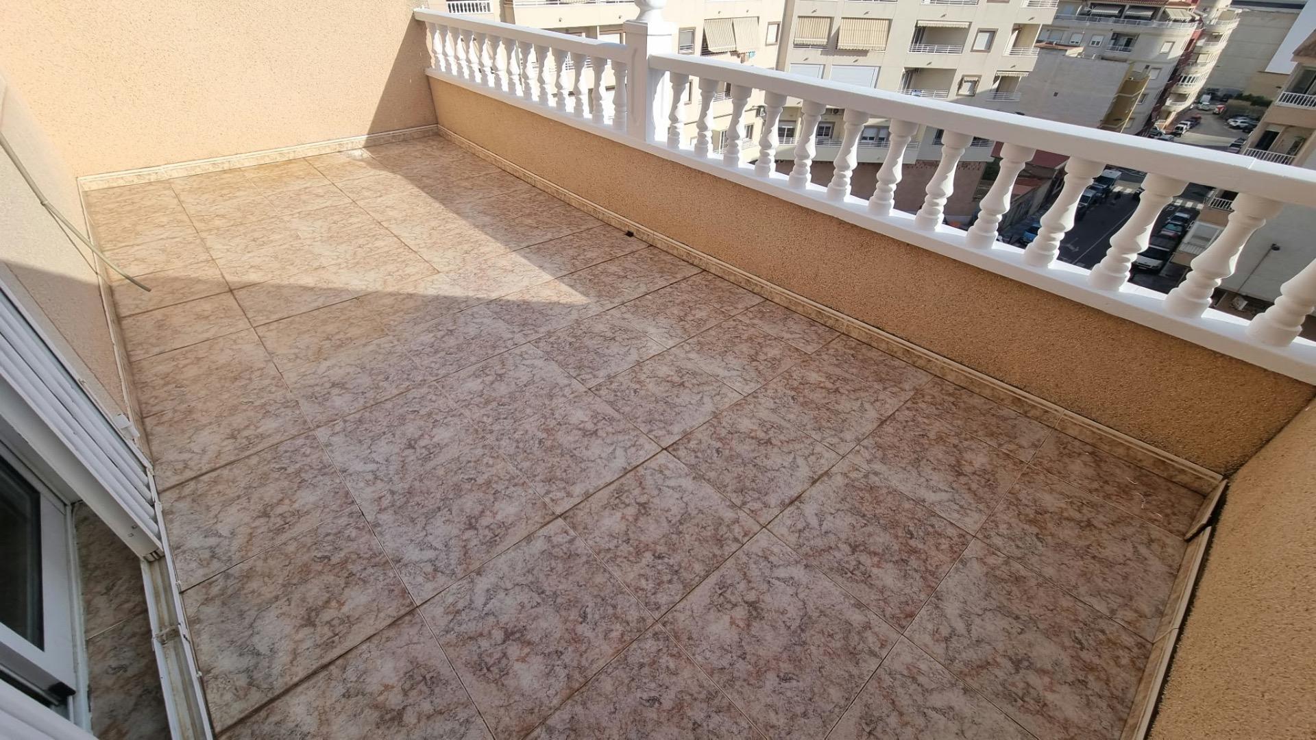For sale - 2 Bedroom 1 Bathroom Penthouse in Torrevieja - Centro  - Alicante