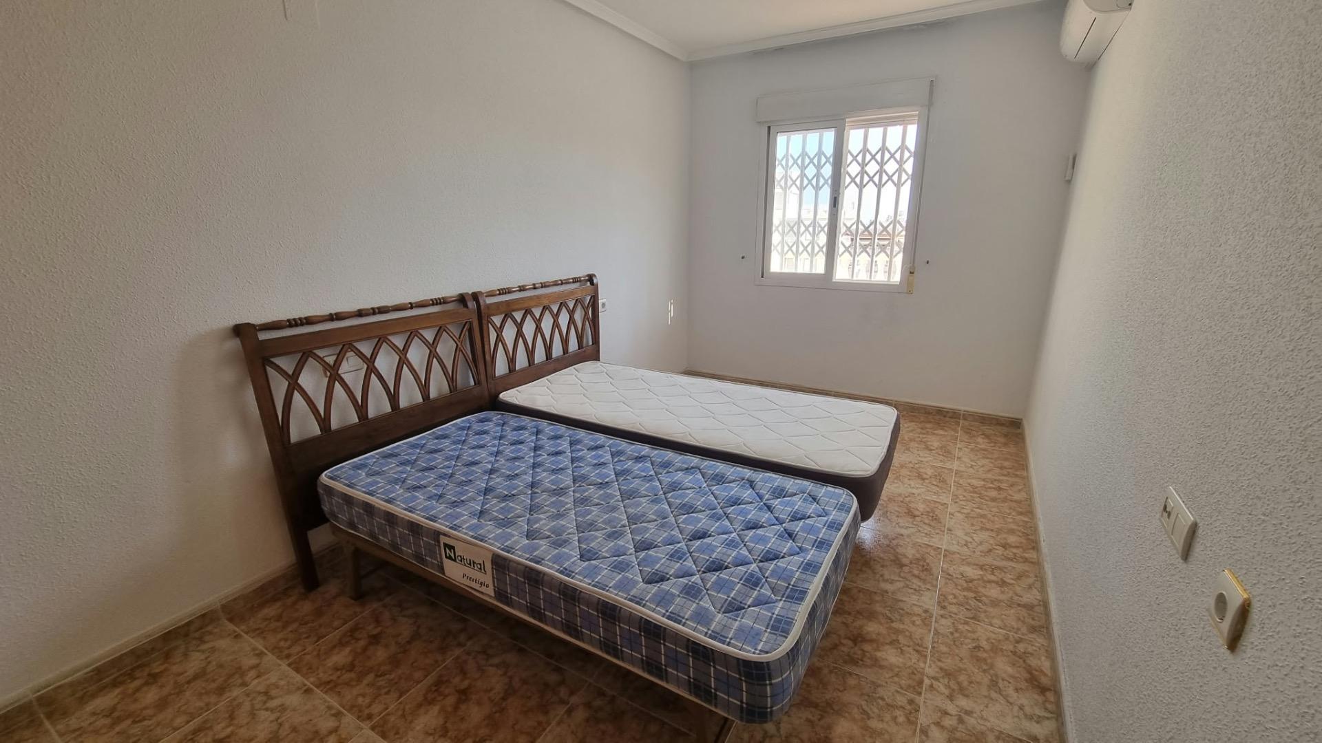 For sale - 2 Bedroom 1 Bathroom Penthouse in Torrevieja - Centro  - Alicante