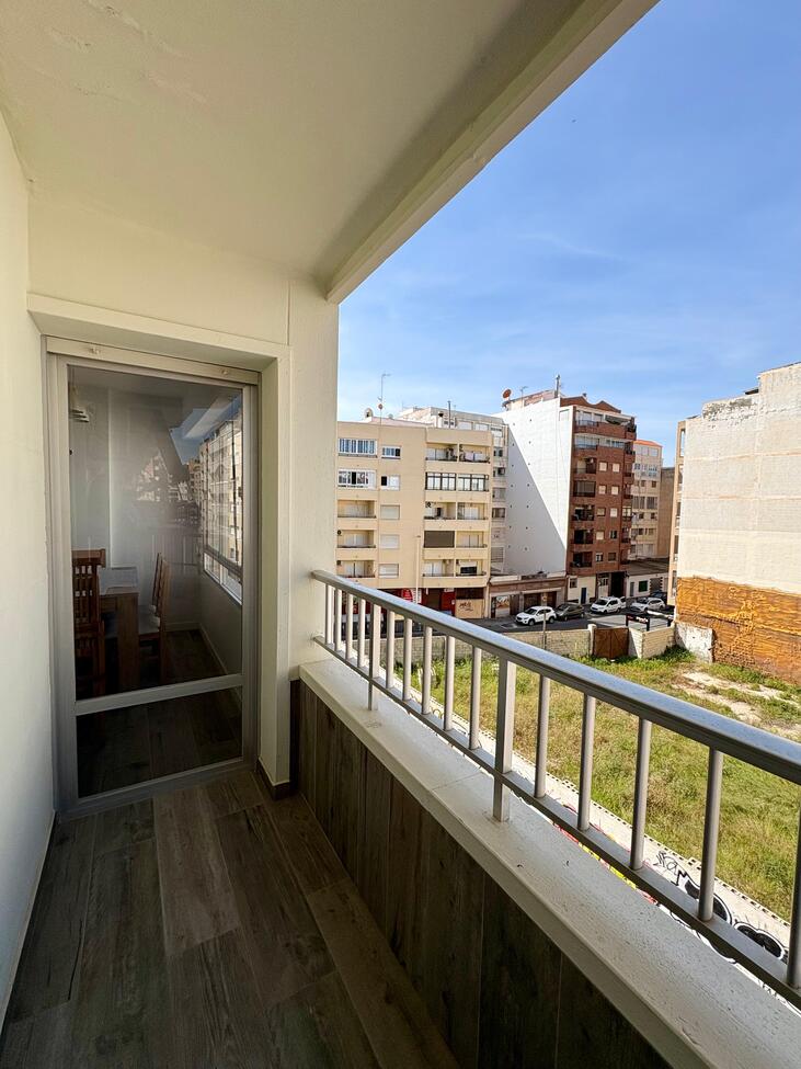 For sale - 3 Bedroom 2 Bathroom Apartment in Torrevieja - Costa Blanca  - Alicante