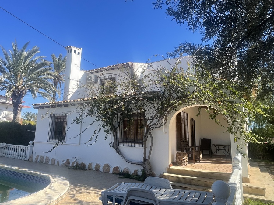 For sale - 4 Bedroom 2 Bathroom Villa in Cabo Roig - Costa Blanca  - Alicante