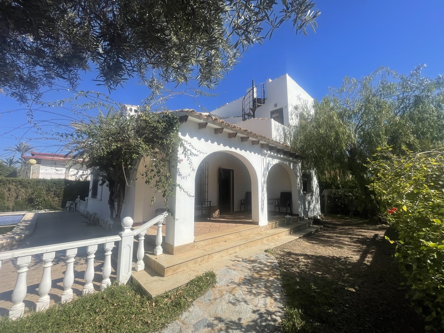 For sale - 4 Bedroom 2 Bathroom Villa in Cabo Roig - Costa Blanca  - Alicante
