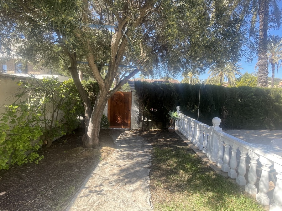 For sale - 4 Bedroom 2 Bathroom Villa in Cabo Roig - Costa Blanca  - Alicante