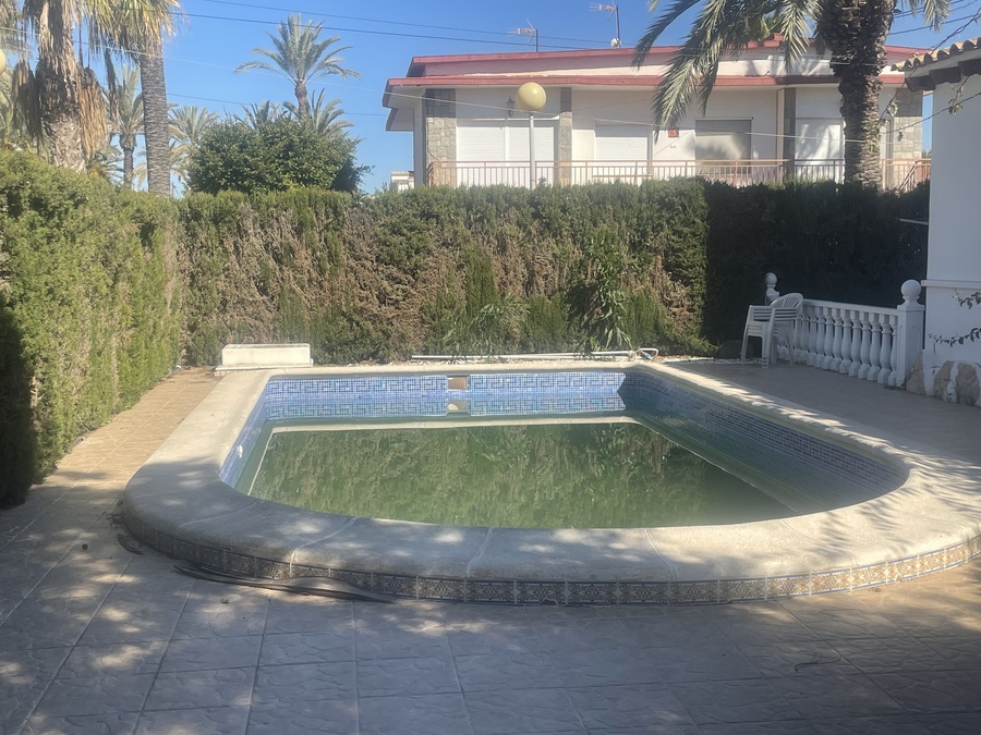For sale - 4 Bedroom 2 Bathroom Villa in Cabo Roig - Costa Blanca  - Alicante