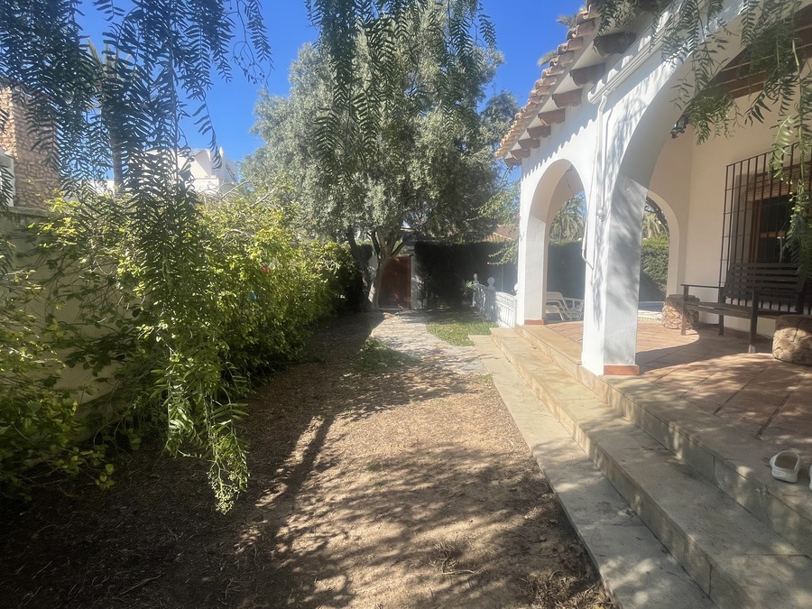 For sale - 4 Bedroom 2 Bathroom Villa in Cabo Roig - Costa Blanca  - Alicante