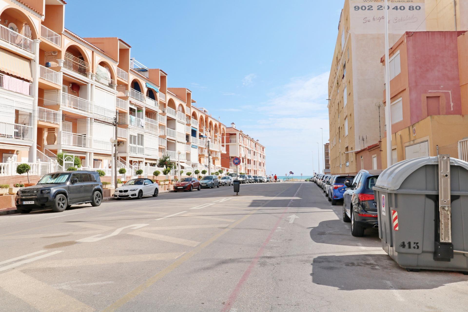For sale - 3 Bedroom 1 Bathroom Apartment in Torrevieja - La Mata Pueblo  - Alicante