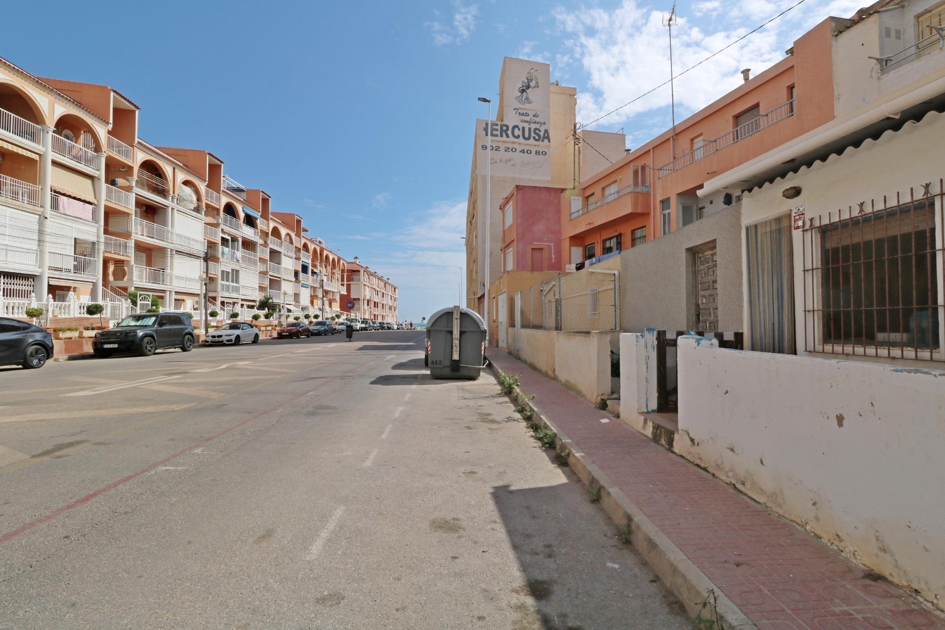 For sale - 3 Bedroom 1 Bathroom Apartment in Torrevieja - La Mata Pueblo  - Alicante