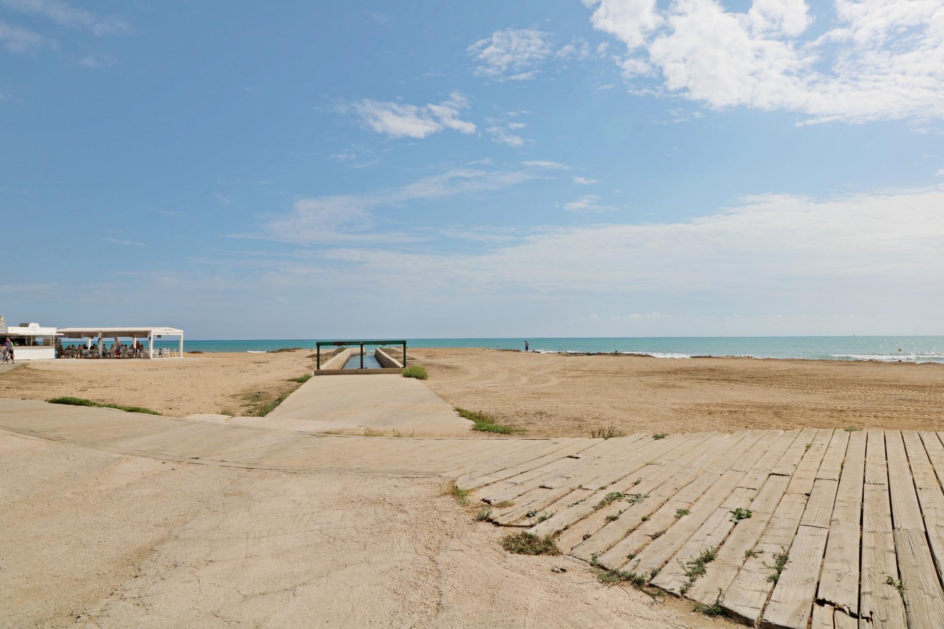 For sale - 3 Bedroom 1 Bathroom Apartment in Torrevieja - La Mata Pueblo  - Alicante