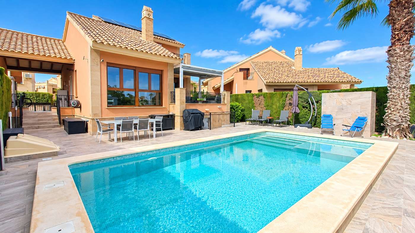 For sale - 3 Bedroom 2 Bathroom Villa in Algorfa - Inland  - Alicante