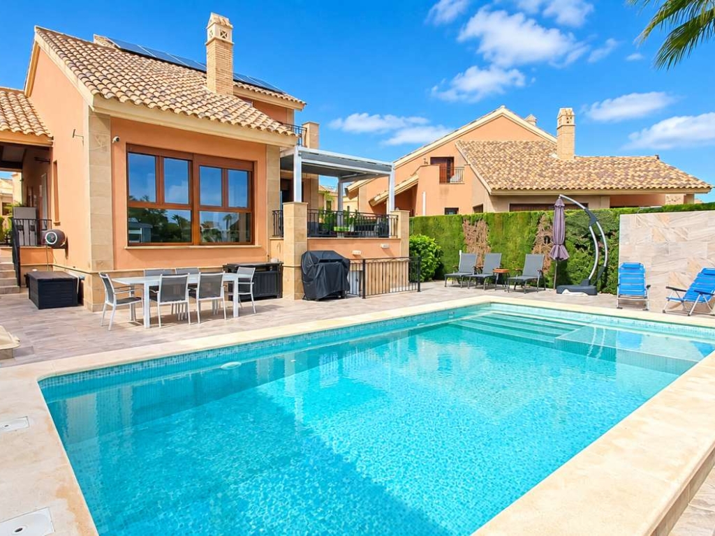 3 Bedroom 2 Bathroom Villa in Algorfa