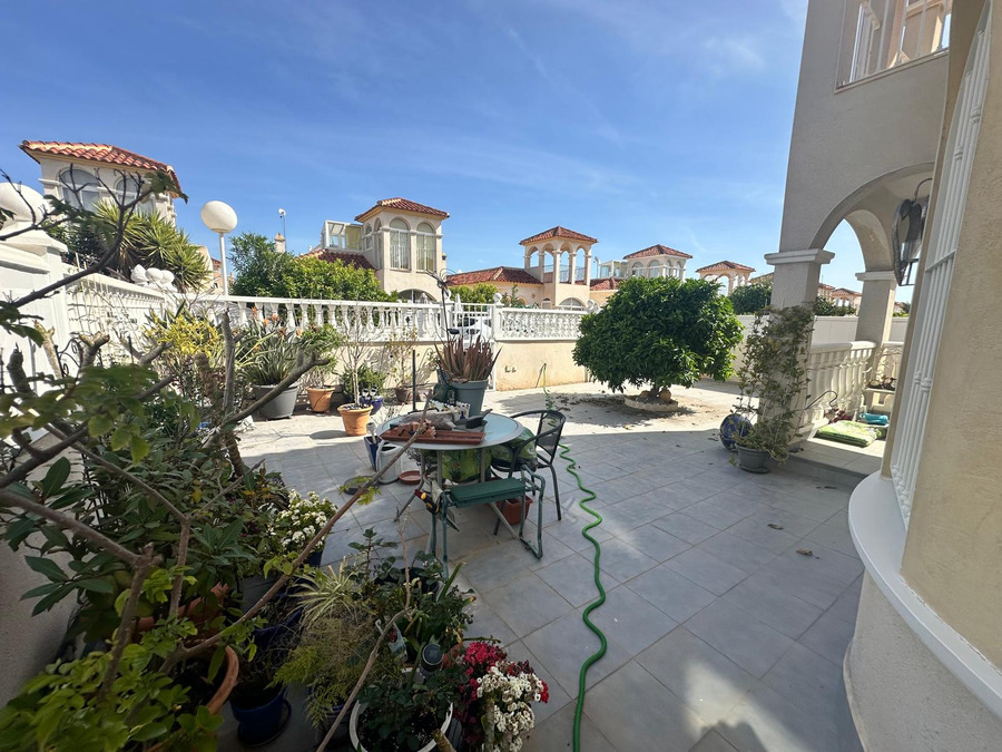For sale - 2 Bedroom 1 Bathroom Villa in Lo Crispin - Inland  - Alicante