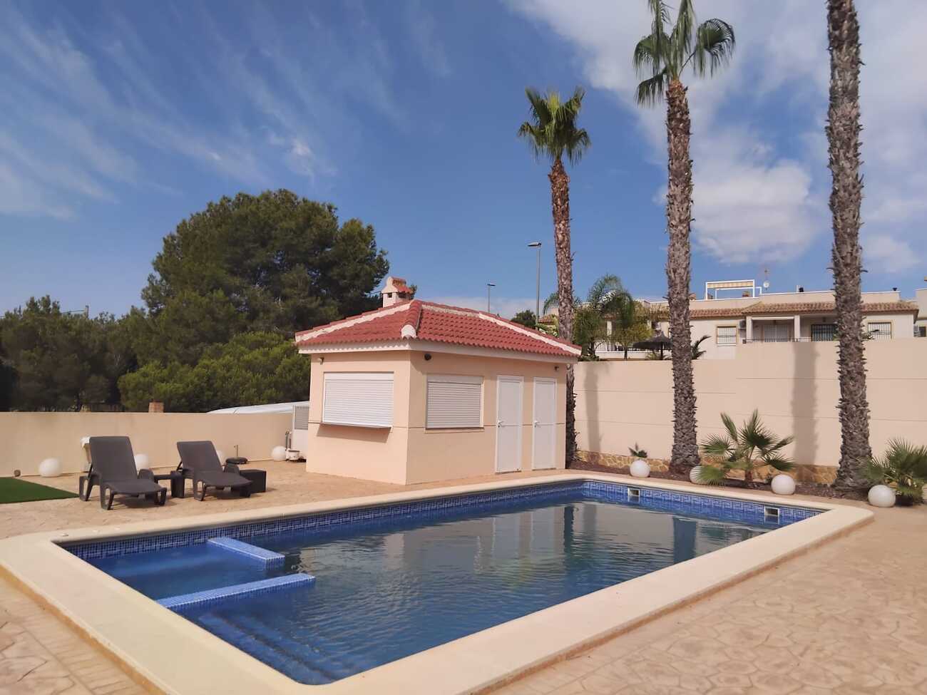 For sale - 5 Bedroom 4 Bathroom Villa in Algorfa - Inland  - Alicante