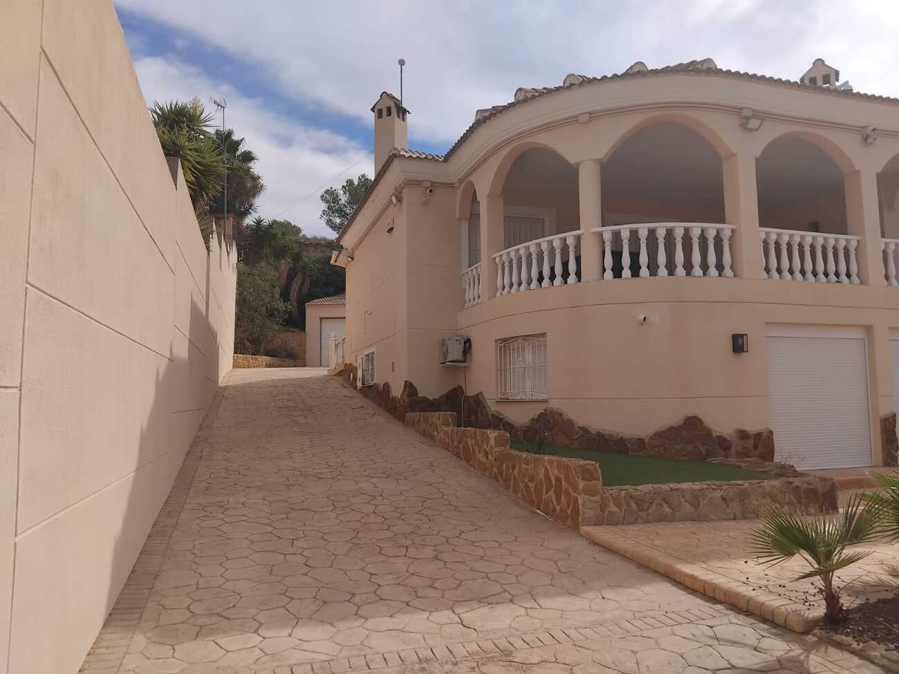 For sale - 5 Bedroom 4 Bathroom Villa in Algorfa - Inland  - Alicante
