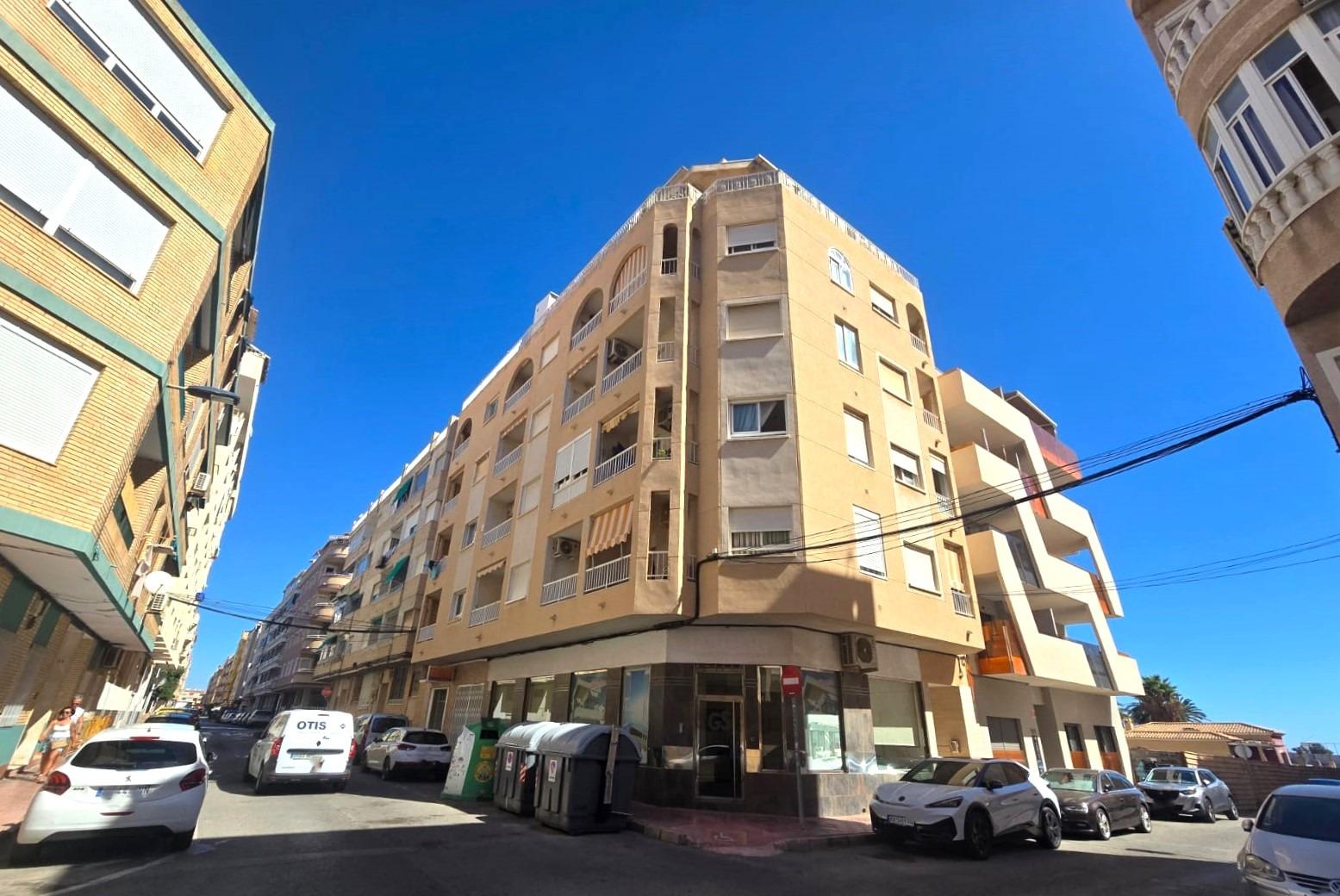 For sale - 2 Bedroom 2 Bathroom Apartment in Torrevieja - Playa Del Cura  - Alicante