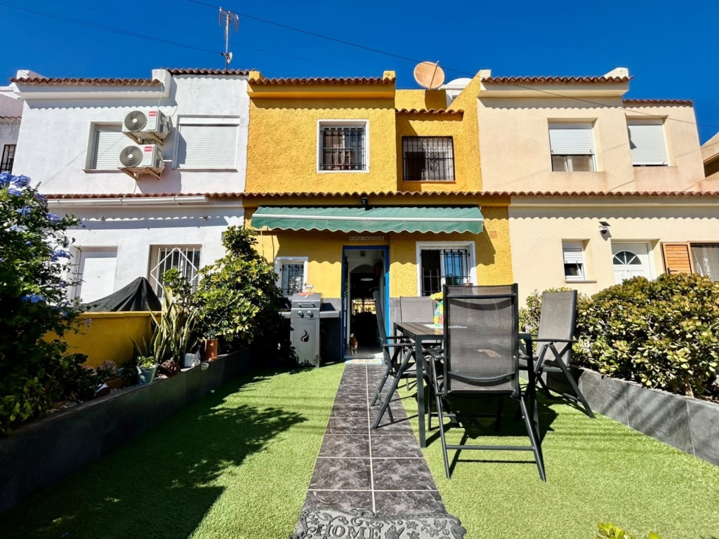 3 Bedroom 1 Bathroom Town House in Torrevieja
