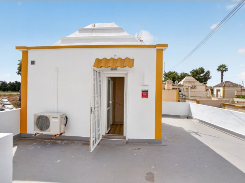 For sale - 3 Bedroom 1 Bathroom Town House in Torrevieja - Costa Blanca  - Alicante