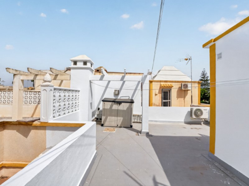 For sale - 3 Bedroom 1 Bathroom Town House in Torrevieja - Costa Blanca  - Alicante