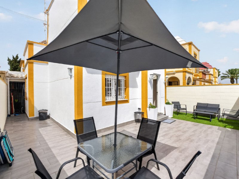 For sale - 3 Bedroom 1 Bathroom Town House in Torrevieja - Costa Blanca  - Alicante