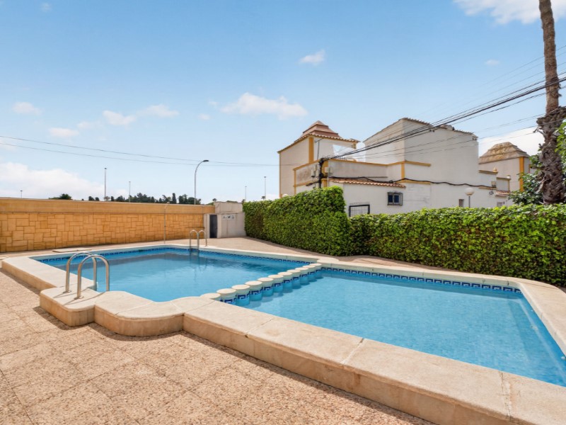 For sale - 3 Bedroom 1 Bathroom Town House in Torrevieja - Costa Blanca  - Alicante