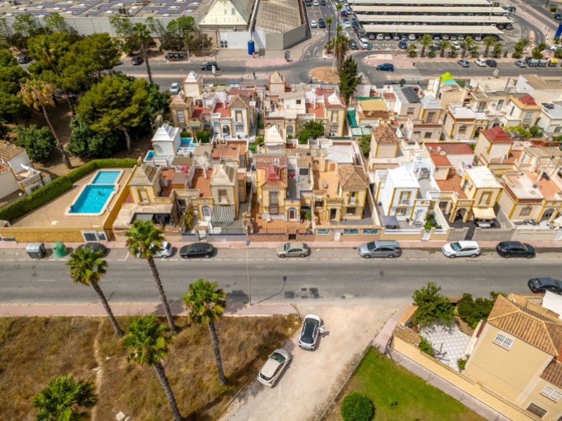 For sale - 3 Bedroom 1 Bathroom Town House in Torrevieja - Costa Blanca  - Alicante