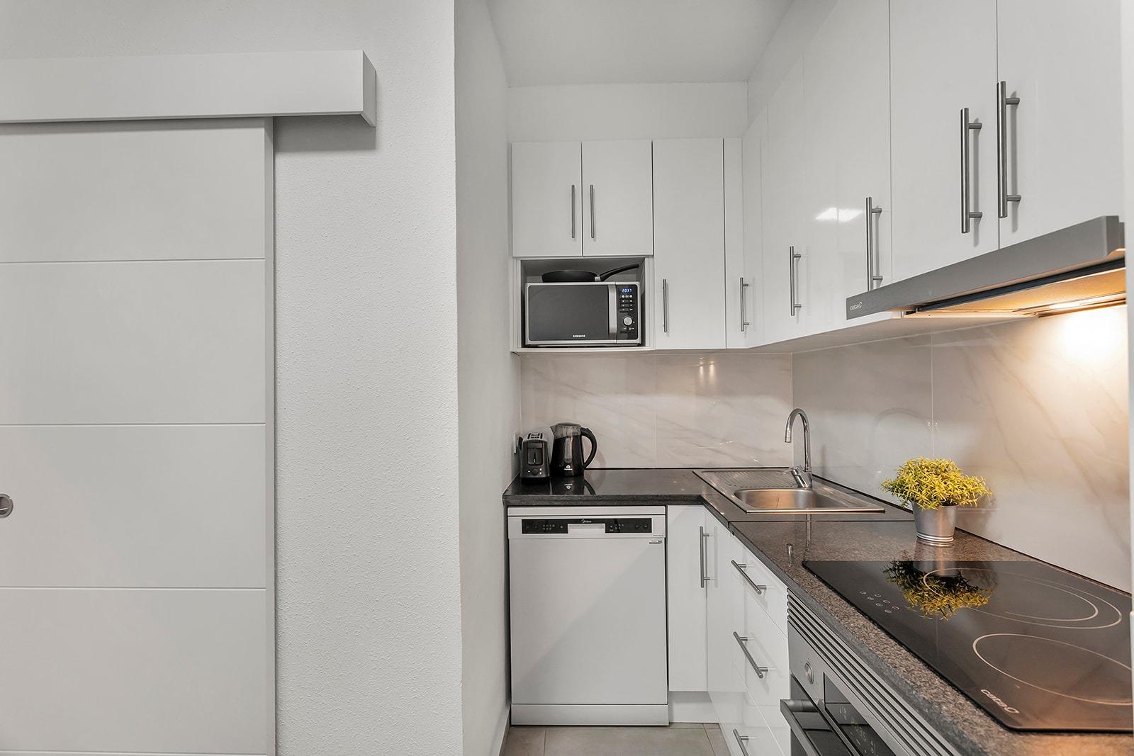 For sale - 3 Bedroom 1 Bathroom Apartment in Torrevieja - Playa De Los Locos  - Alicante