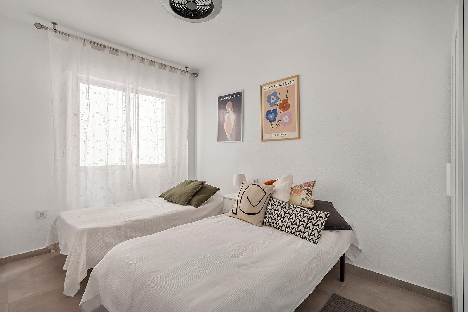 For sale - 3 Bedroom 1 Bathroom Apartment in Torrevieja - Playa De Los Locos  - Alicante