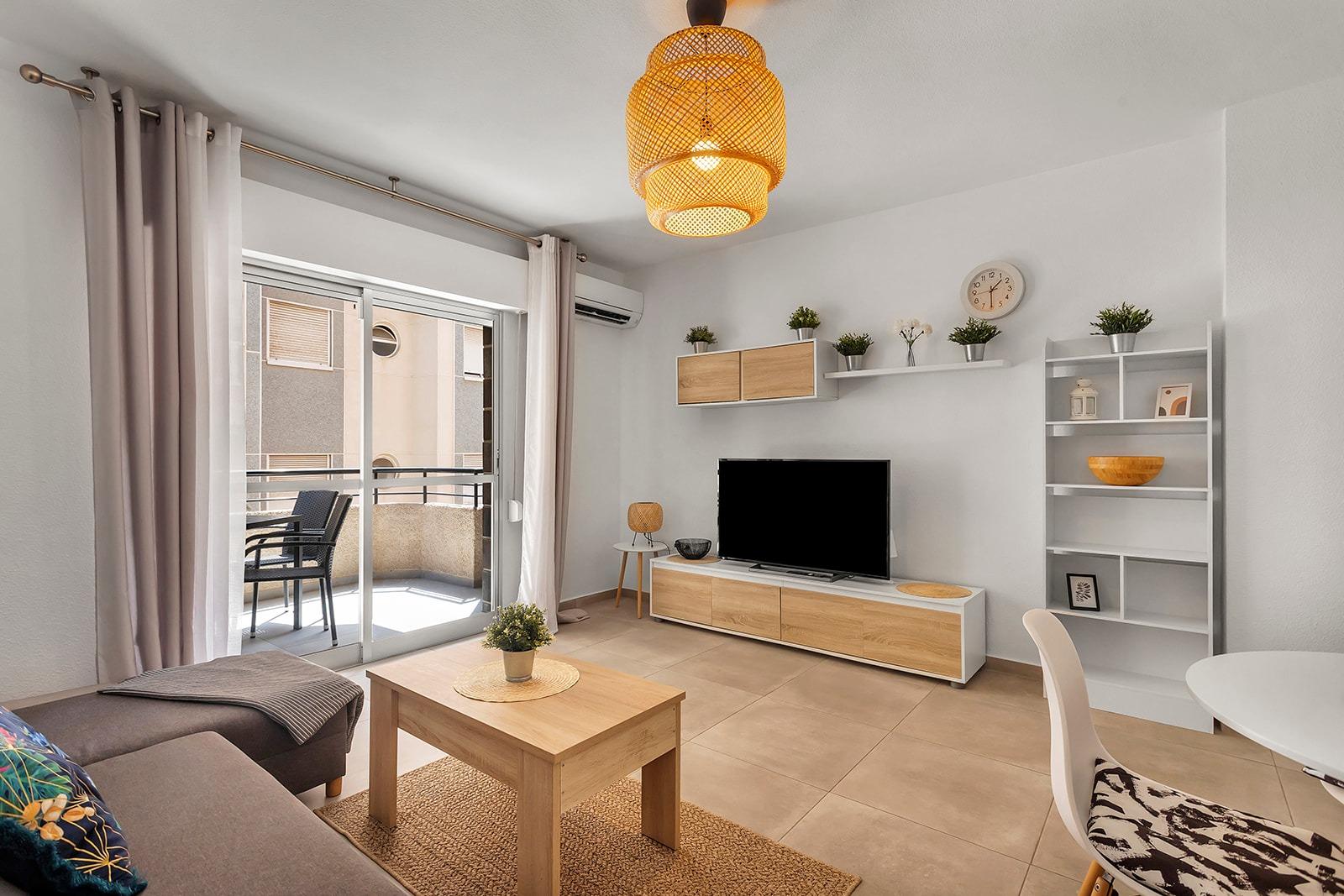 For sale - 3 Bedroom 1 Bathroom Apartment in Torrevieja - Playa De Los Locos  - Alicante