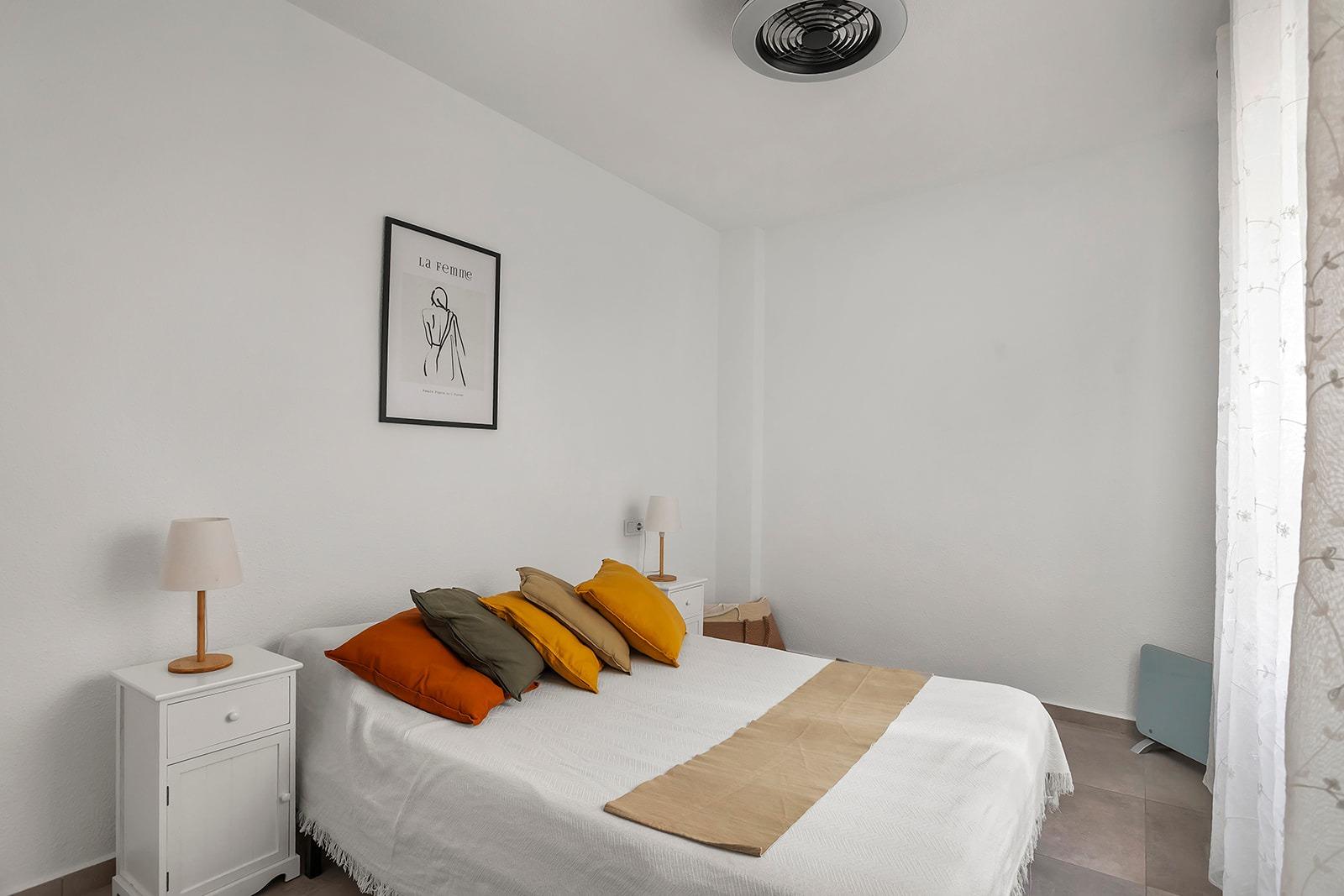 For sale - 3 Bedroom 1 Bathroom Apartment in Torrevieja - Playa De Los Locos  - Alicante