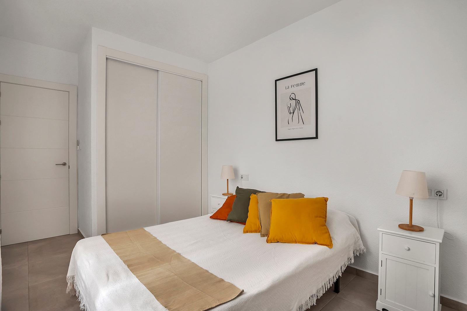 For sale - 3 Bedroom 1 Bathroom Apartment in Torrevieja - Playa De Los Locos  - Alicante