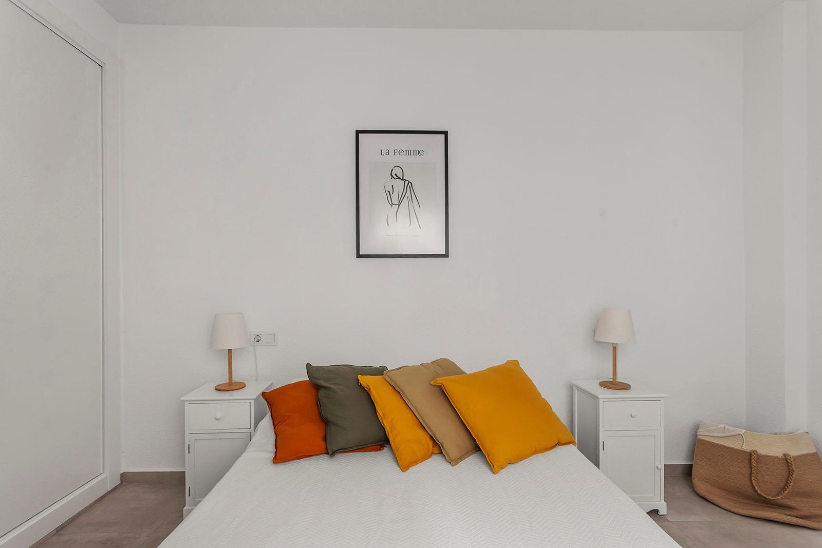 For sale - 3 Bedroom 1 Bathroom Apartment in Torrevieja - Playa De Los Locos  - Alicante