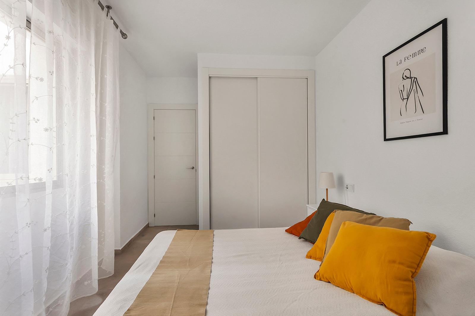 For sale - 3 Bedroom 1 Bathroom Apartment in Torrevieja - Playa De Los Locos  - Alicante