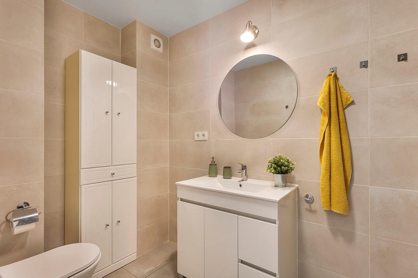 For sale - 3 Bedroom 1 Bathroom Apartment in Torrevieja - Playa De Los Locos  - Alicante