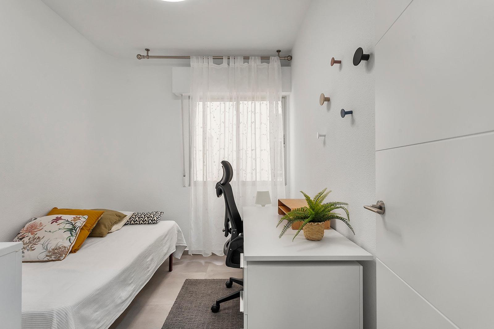For sale - 3 Bedroom 1 Bathroom Apartment in Torrevieja - Playa De Los Locos  - Alicante