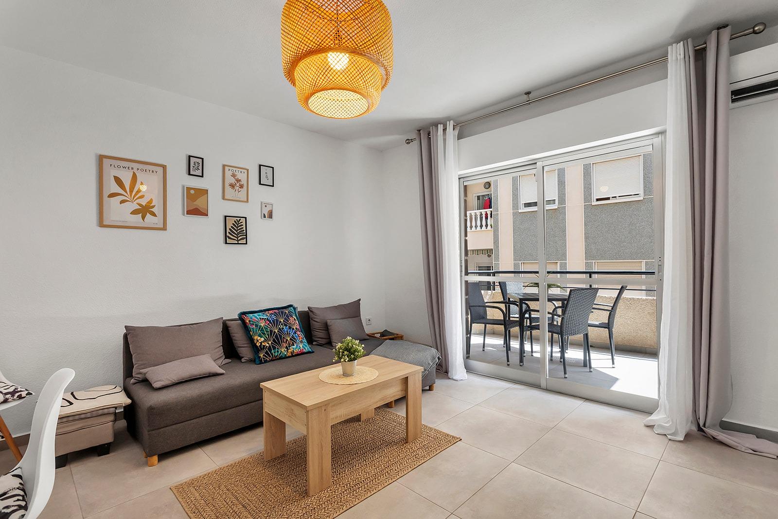 For sale - 3 Bedroom 1 Bathroom Apartment in Torrevieja - Playa De Los Locos  - Alicante