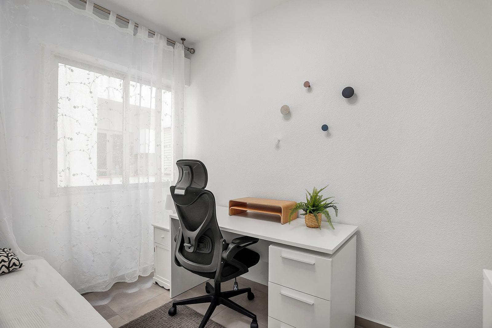 For sale - 3 Bedroom 1 Bathroom Apartment in Torrevieja - Playa De Los Locos  - Alicante