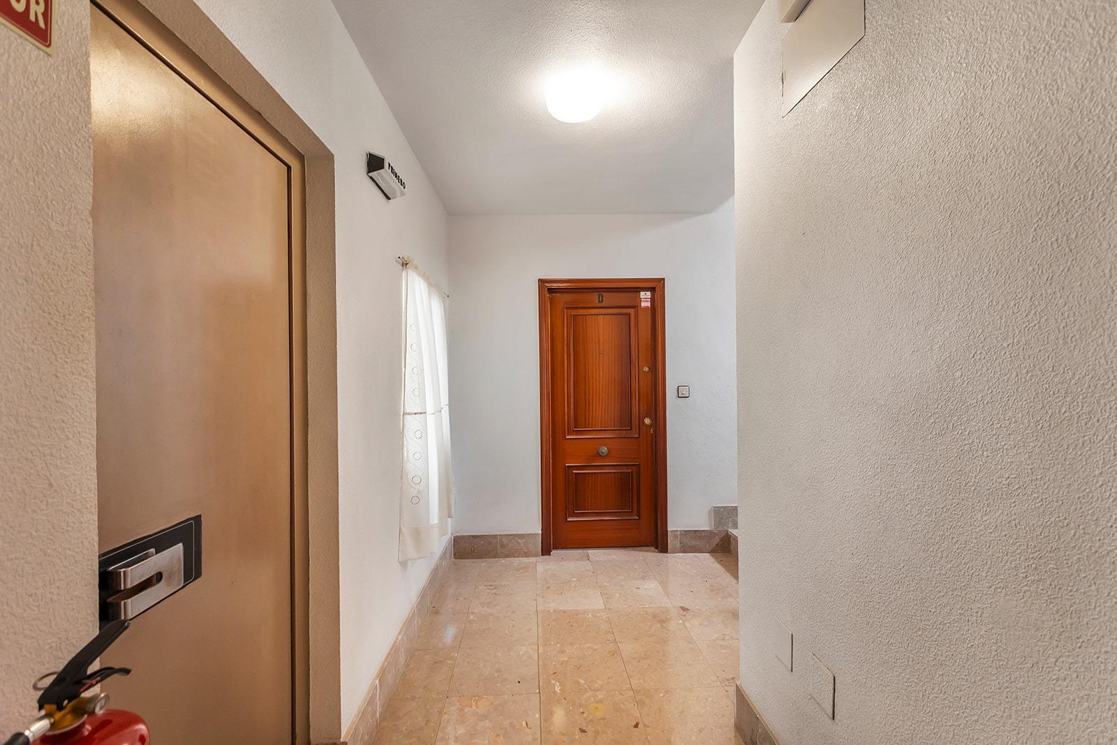 For sale - 3 Bedroom 1 Bathroom Apartment in Torrevieja - Playa De Los Locos  - Alicante